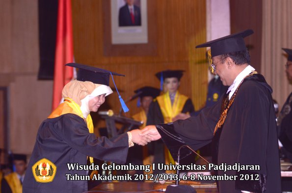 wisuda-unpad-gel-i-ta-2012_2013-fakultas-isip-oleh-rektor-156