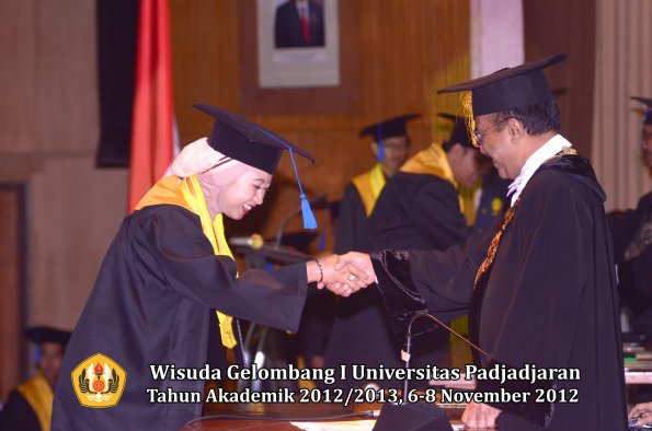 wisuda-unpad-gel-i-ta-2012_2013-fakultas-isip-oleh-rektor-183