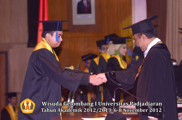 wisuda-unpad-gel-i-ta-2012_2013-fakultas-isip-oleh-rektor-187