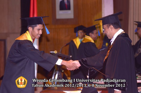 wisuda-unpad-gel-i-ta-2012_2013-fakultas-isip-oleh-rektor-191