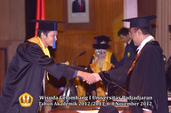 wisuda-unpad-gel-i-ta-2012_2013-fakultas-isip-oleh-rektor-194