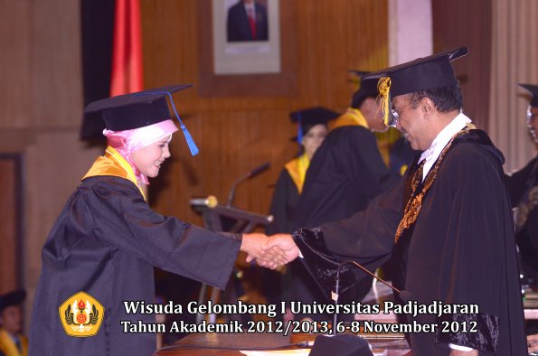 wisuda-unpad-gel-i-ta-2012_2013-fakultas-isip-oleh-rektor-199