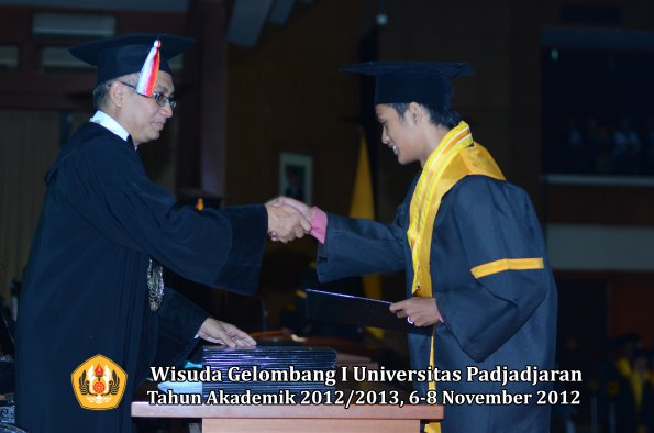 wisuda-unpad-gel-i-ta-2012_2013-fakultas-peternakan-oleh-dekan-15