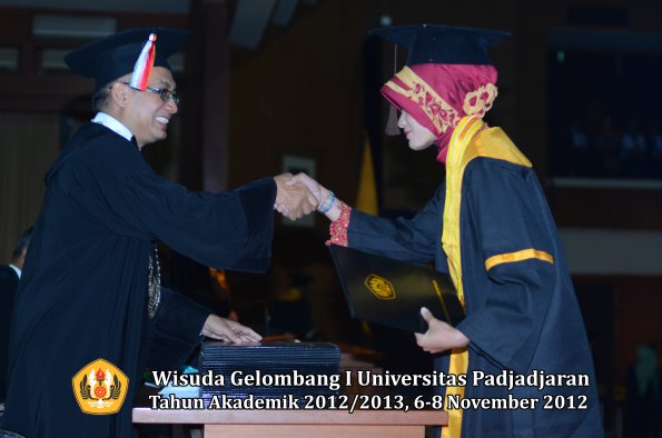 wisuda-unpad-gel-i-ta-2012_2013-fakultas-peternakan-oleh-dekan-43