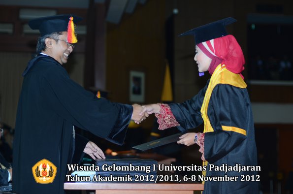 wisuda-unpad-gel-i-ta-2012_2013-fakultas-psikologi-oleh-dekan-49