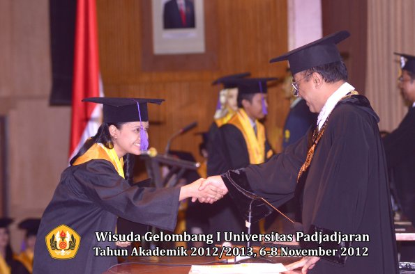 wisuda-unpad-gel-i-ta-2012_2013-fakultas-psikologi-oleh-rektor-32