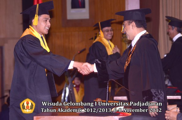 wisuda-unpad-gel-i-ta-2012_2013-fakultas-ekonomi-dan-bisnis-oleh-rektor-001