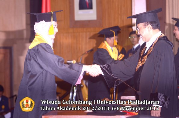 wisuda-unpad-gel-i-ta-2012_2013-fakultas-ekonomi-dan-bisnis-oleh-rektor-025