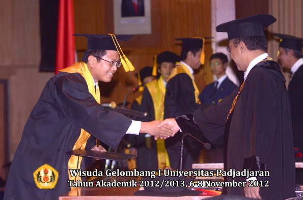 wisuda-unpad-gel-i-ta-2012_2013-fakultas-ekonomi-dan-bisnis-oleh-rektor-101