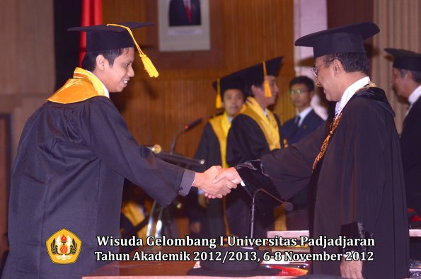 wisuda-unpad-gel-i-ta-2012_2013-fakultas-ekonomi-dan-bisnis-oleh-rektor-102