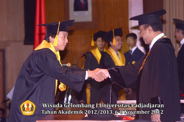 wisuda-unpad-gel-i-ta-2012_2013-fakultas-ekonomi-dan-bisnis-oleh-rektor-103