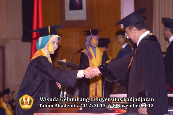 wisuda-unpad-gel-i-ta-2012_2013-fakultas-ekonomi-dan-bisnis-oleh-rektor-111