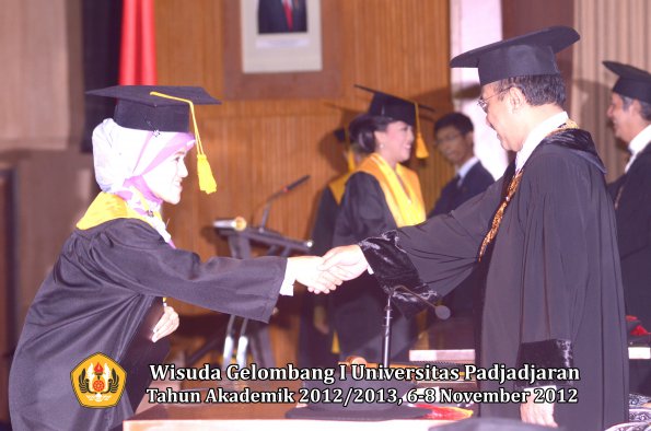 wisuda-unpad-gel-i-ta-2012_2013-fakultas-ekonomi-dan-bisnis-oleh-rektor-112