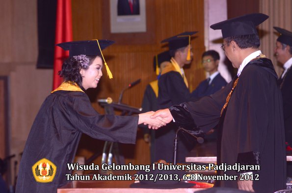 wisuda-unpad-gel-i-ta-2012_2013-fakultas-ekonomi-dan-bisnis-oleh-rektor-116