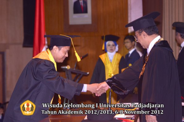 wisuda-unpad-gel-i-ta-2012_2013-fakultas-ekonomi-dan-bisnis-oleh-rektor-118