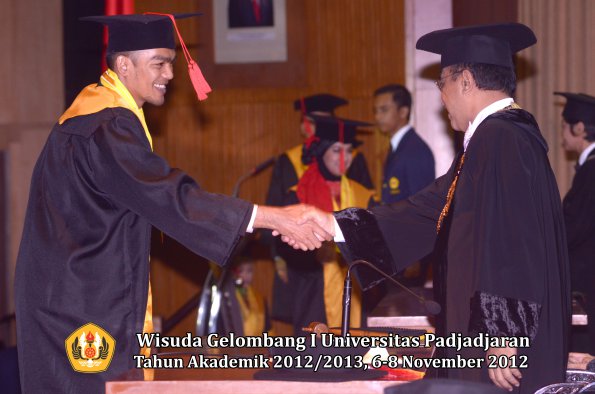 wisuda-unpad-gel-i-ta-2012_2013-fakultas-hukum-oleh-rektor-01