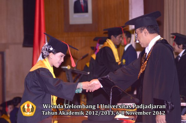 wisuda-unpad-gel-i-ta-2012_2013-fakultas-hukum-oleh-rektor-11