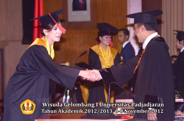 wisuda-unpad-gel-i-ta-2012_2013-fakultas-hukum-oleh-rektor-24