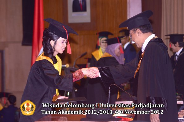 wisuda-unpad-gel-i-ta-2012_2013-fakultas-hukum-oleh-rektor-28