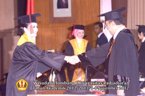 wisuda-unpad-gel-i-ta-2012_2013-fakultas-hukum-oleh-rektor-42