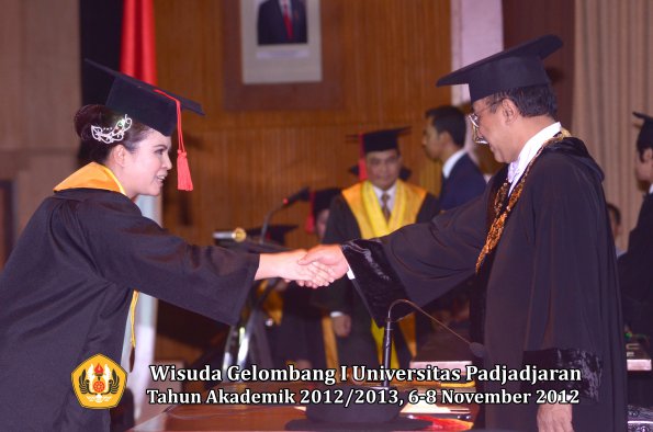 wisuda-unpad-gel-i-ta-2012_2013-fakultas-hukum-oleh-rektor-67