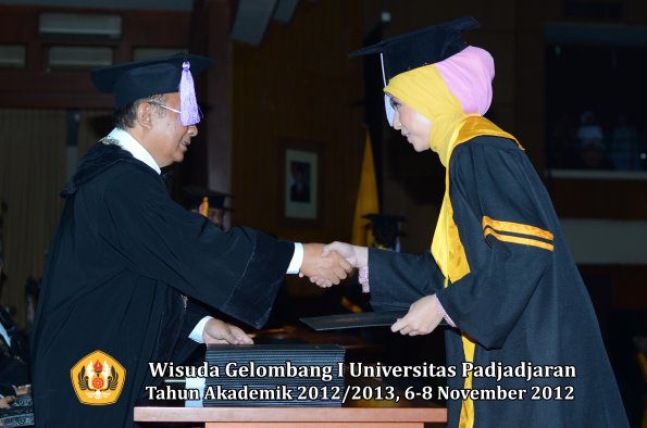 wisuda-unpad-gel-i-ta-2012_2013-fakultas-kedokteran-gigi-oleh-dekan-44