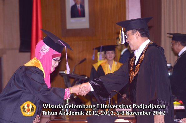 wisuda-unpad-gel-i-ta-2012_2013-fakultas-kedokteran-gigi-oleh-rektor-01