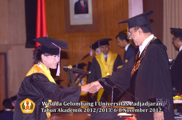 wisuda-unpad-gel-i-ta-2012_2013-fakultas-kedokteran-gigi-oleh-rektor-05