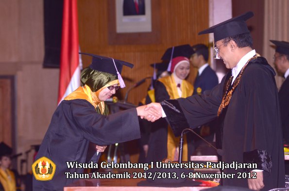 wisuda-unpad-gel-i-ta-2012_2013-fakultas-kedokteran-gigi-oleh-rektor-16