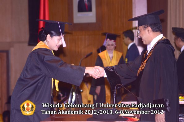 wisuda-unpad-gel-i-ta-2012_2013-fakultas-kedokteran-gigi-oleh-rektor-21