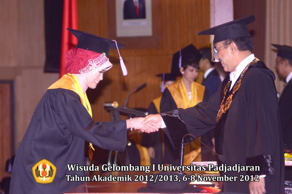 wisuda-unpad-gel-i-ta-2012_2013-fakultas-kedokteran-gigi-oleh-rektor-22