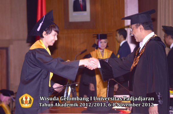 wisuda-unpad-gel-i-ta-2012_2013-fakultas-kedokteran-gigi-oleh-rektor-23