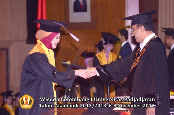 wisuda-unpad-gel-i-ta-2012_2013-fakultas-kedokteran-gigi-oleh-rektor-24