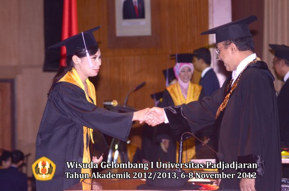 wisuda-unpad-gel-i-ta-2012_2013-fakultas-kedokteran-gigi-oleh-rektor-26