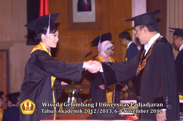 wisuda-unpad-gel-i-ta-2012_2013-fakultas-kedokteran-gigi-oleh-rektor-28