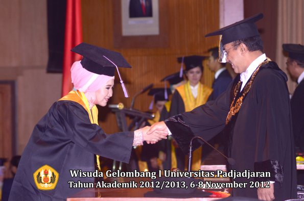 wisuda-unpad-gel-i-ta-2012_2013-fakultas-kedokteran-gigi-oleh-rektor-30