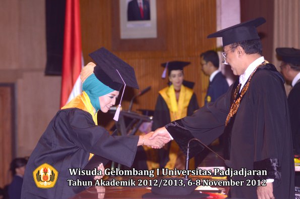 wisuda-unpad-gel-i-ta-2012_2013-fakultas-kedokteran-gigi-oleh-rektor-32