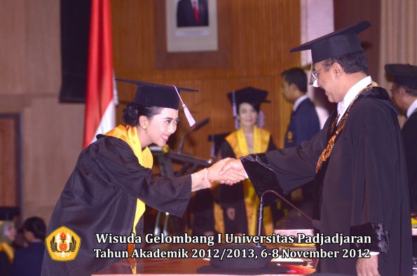 wisuda-unpad-gel-i-ta-2012_2013-fakultas-kedokteran-gigi-oleh-rektor-33