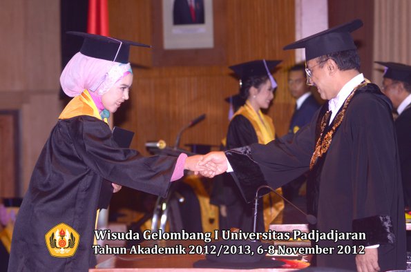 wisuda-unpad-gel-i-ta-2012_2013-fakultas-kedokteran-gigi-oleh-rektor-35