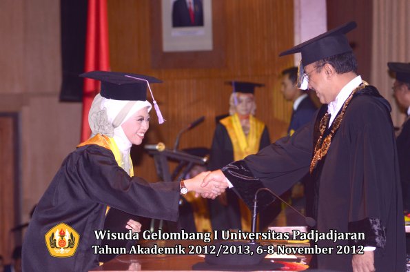 wisuda-unpad-gel-i-ta-2012_2013-fakultas-kedokteran-gigi-oleh-rektor-38