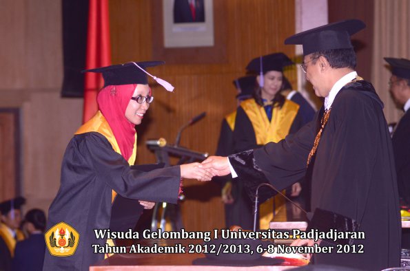 wisuda-unpad-gel-i-ta-2012_2013-fakultas-kedokteran-gigi-oleh-rektor-46