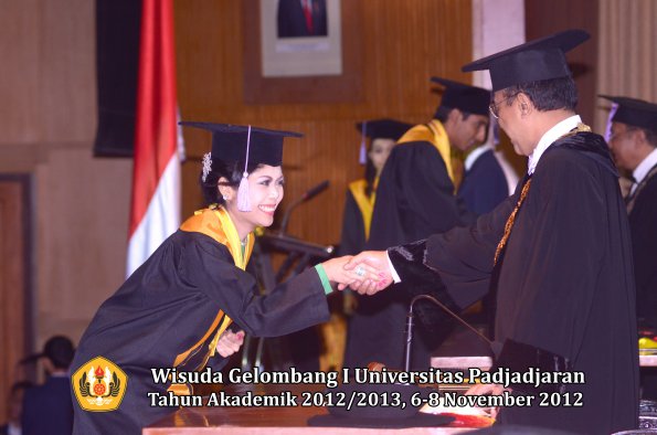 wisuda-unpad-gel-i-ta-2012_2013-fakultas-kedokteran-gigi-oleh-rektor-48