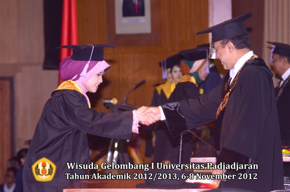 wisuda-unpad-gel-i-ta-2012_2013-fakultas-kedokteran-gigi-oleh-rektor-56