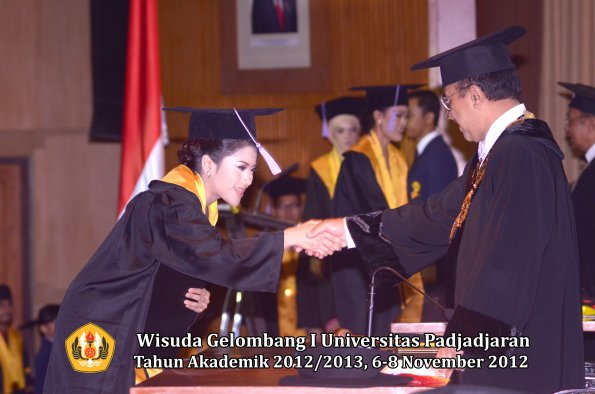 wisuda-unpad-gel-i-ta-2012_2013-fakultas-kedokteran-gigi-oleh-rektor-58