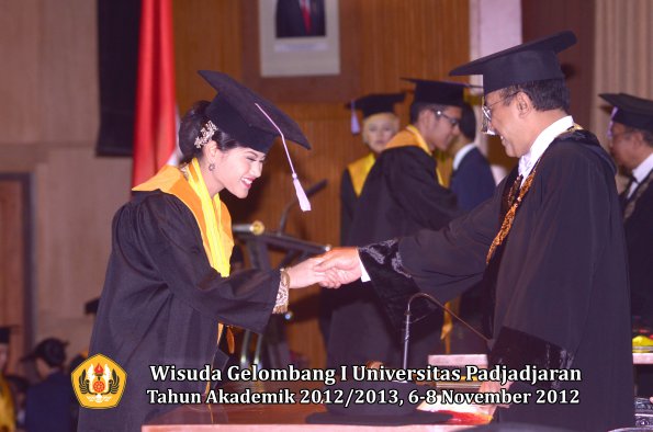 wisuda-unpad-gel-i-ta-2012_2013-fakultas-kedokteran-gigi-oleh-rektor-62