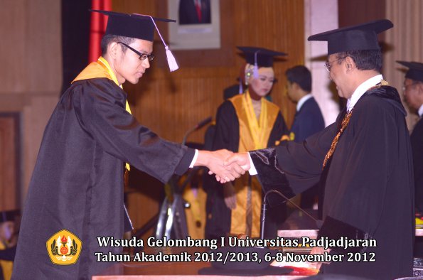 wisuda-unpad-gel-i-ta-2012_2013-fakultas-kedokteran-gigi-oleh-rektor-63