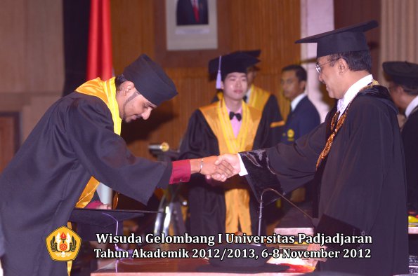 wisuda-unpad-gel-i-ta-2012_2013-fakultas-kedokteran-gigi-oleh-rektor-66