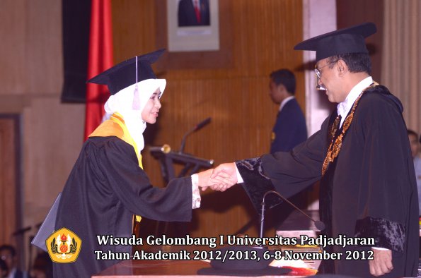 wisuda-unpad-gel-i-ta-2012_2013-fakultas-kedokteran-gigi-oleh-rektor-70