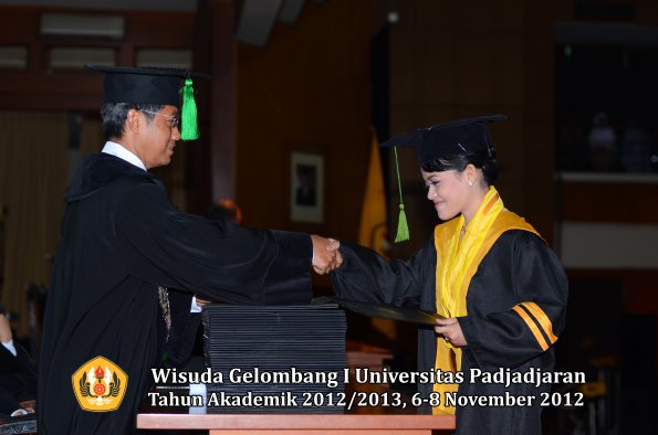 wisuda-unpad-gel-i-ta-2012_2013-fakultas-kedokteran-oleh-dekan-001