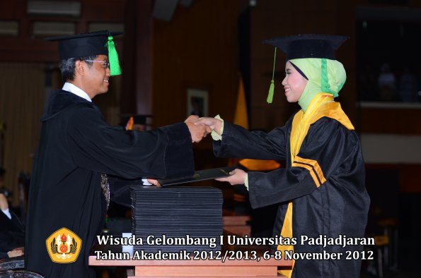 wisuda-unpad-gel-i-ta-2012_2013-fakultas-kedokteran-oleh-dekan-002